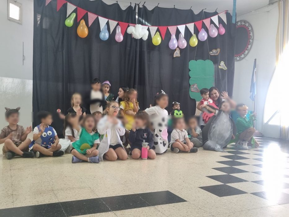 Alumnos del Jardín Estrada cerraron el proyecto literario con obras teatrales (14)