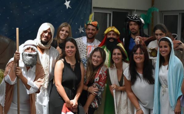 El Jardín Estrada despidió el año con un emotivo pesebre viviente