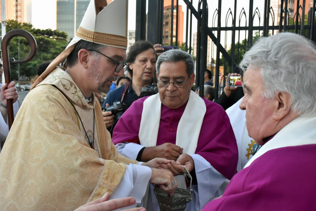 La asunción del nuevo Arzobispo en imágenes