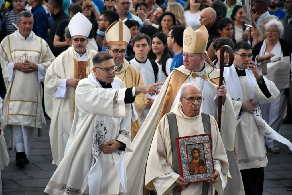 La asunción del nuevo Arzobispo en imágenes