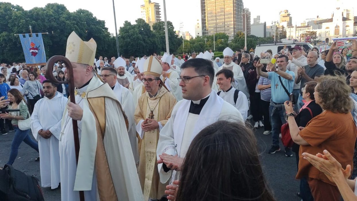 La asunción del nuevo Arzobispo en imágenes (34)