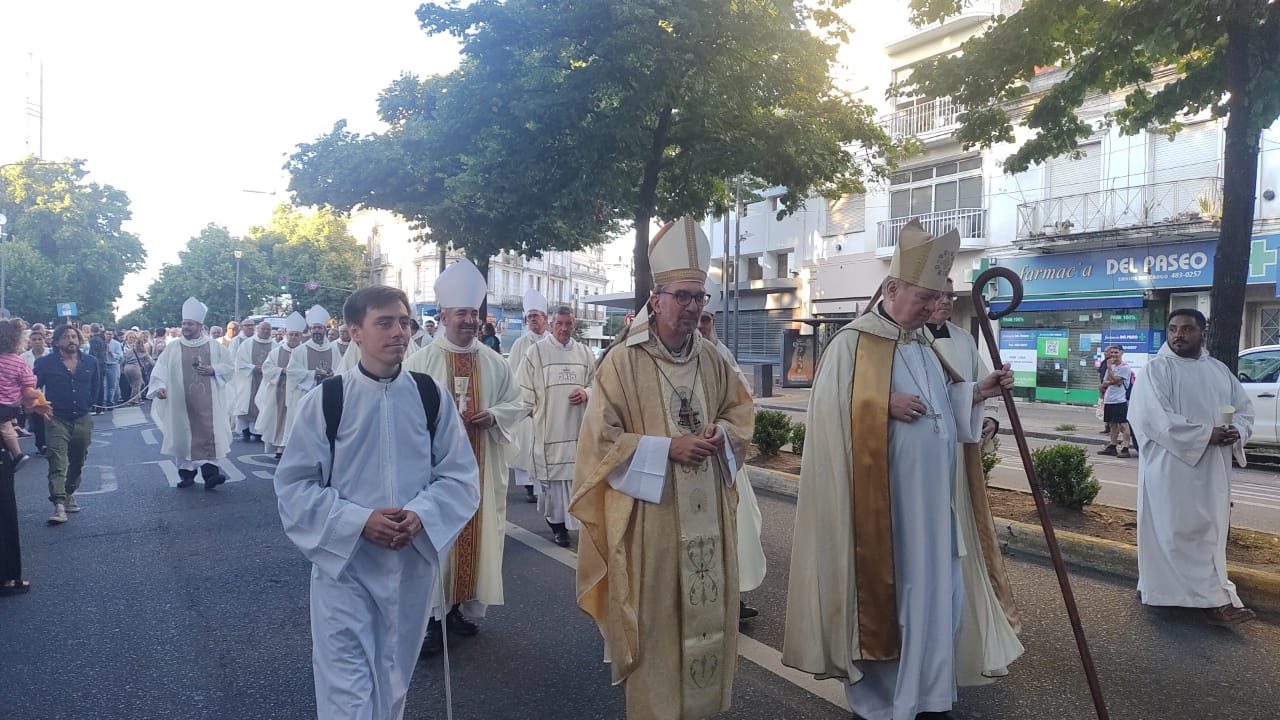 La asunción del nuevo Arzobispo en imágenes
