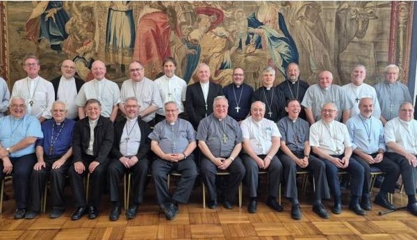 Los obispos argentinos se unen al anhelo del Papa para que la Iglesia sea lugar de cobijo