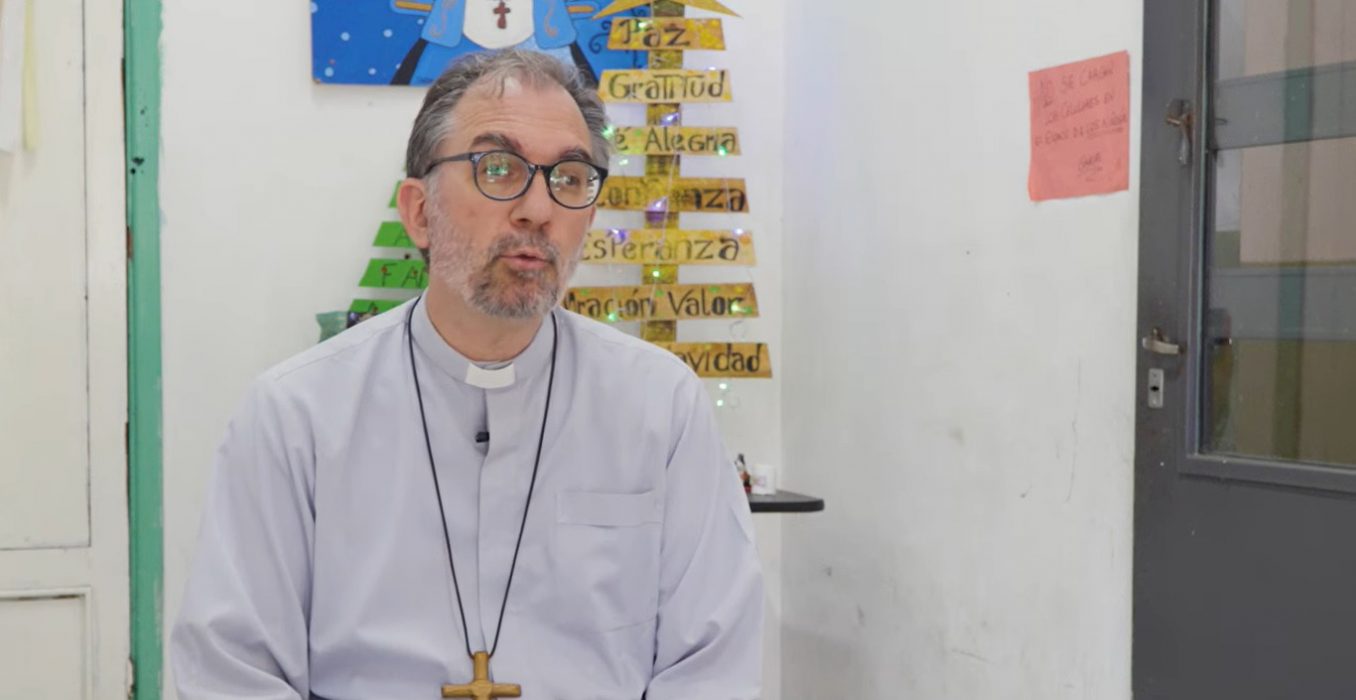 Mons. Carrara anima a descubrir los distintos rostros de la pobreza