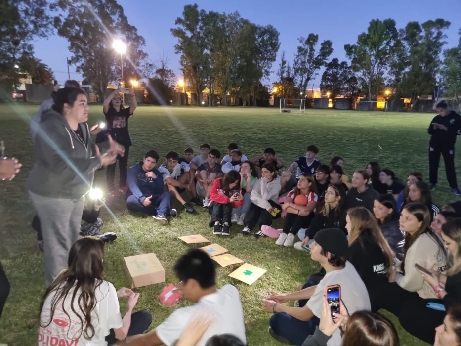 Con el tradicional fogón y una misa, despidieron a los egresados del Garicoïts