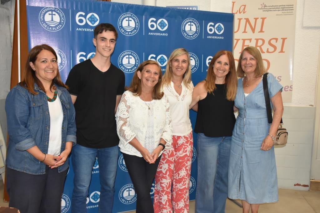 Reconocen a los alumnos que participaron de las Becas Futuros Profesionales Santander (10)