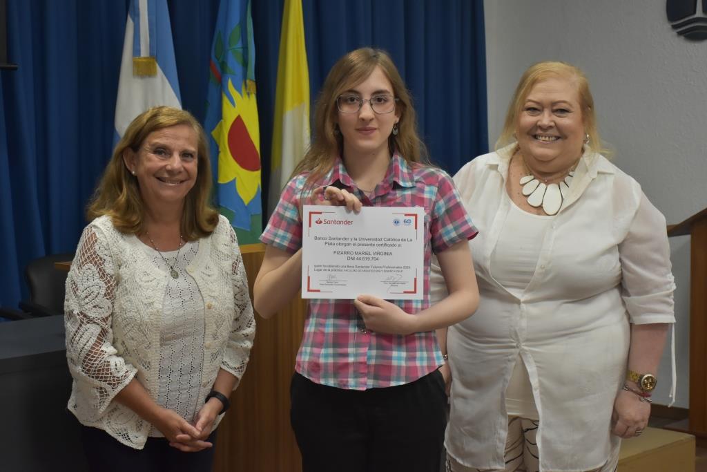Reconocen a los alumnos que participaron de las Becas Futuros Profesionales Santander (12)