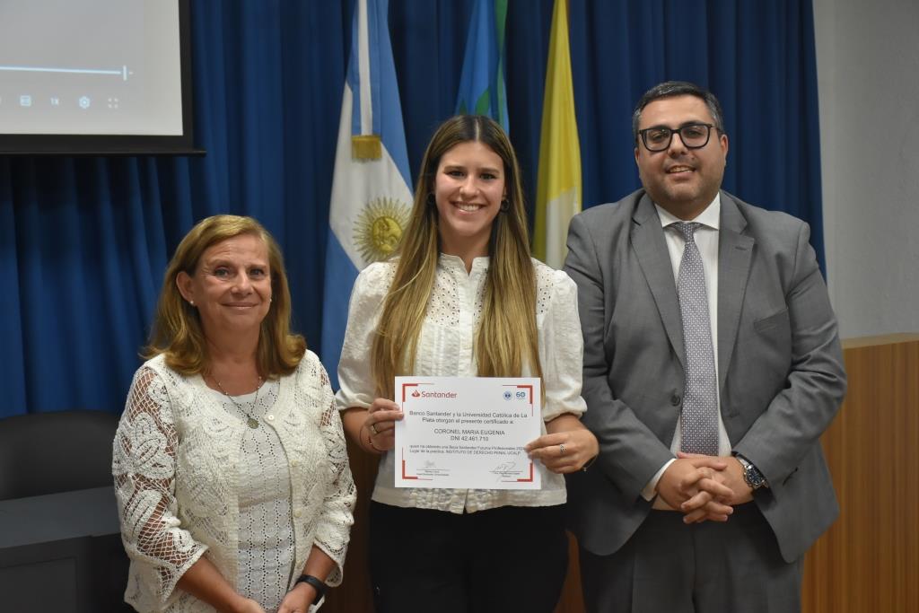 Reconocen a los alumnos que participaron de las Becas Futuros Profesionales Santander (22)
