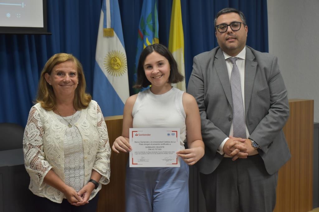Reconocen a los alumnos que participaron de las Becas Futuros Profesionales Santander (23)