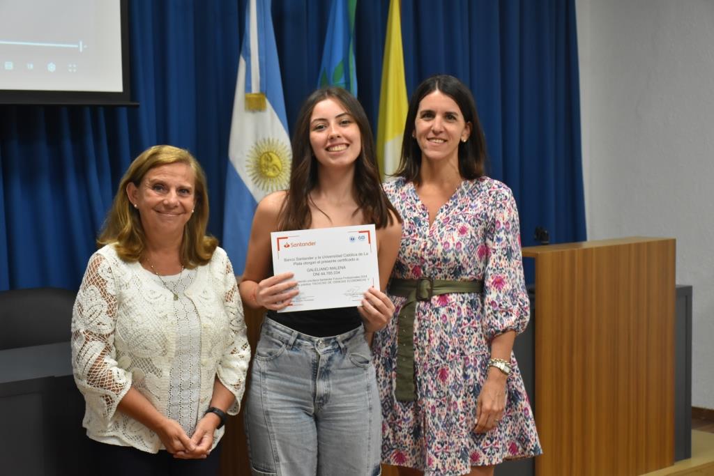 Reconocen a los alumnos que participaron de las Becas Futuros Profesionales Santander (29)