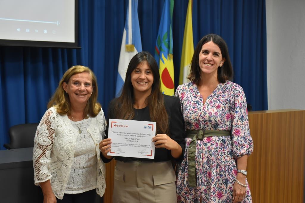 Reconocen a los alumnos que participaron de las Becas Futuros Profesionales Santander (35)