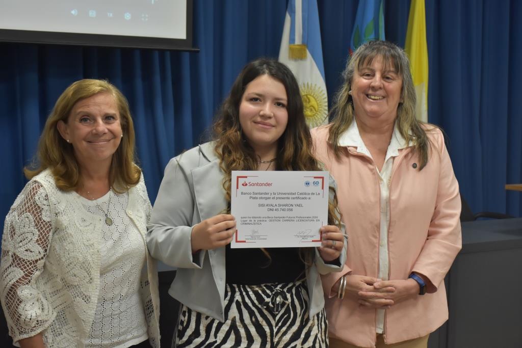 Reconocen a los alumnos que participaron de las Becas Futuros Profesionales Santander (45)