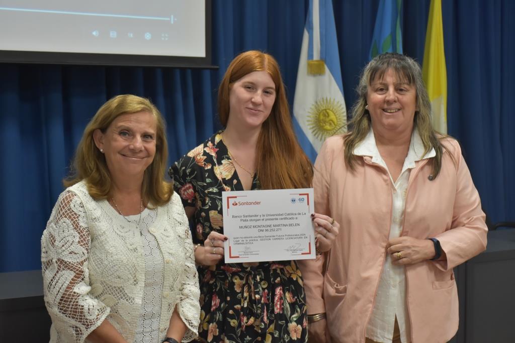 Reconocen a los alumnos que participaron de las Becas Futuros Profesionales Santander (46)