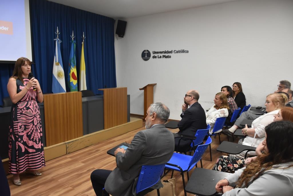 Reconocen a los alumnos que participaron de las Becas Futuros Profesionales Santander (47)