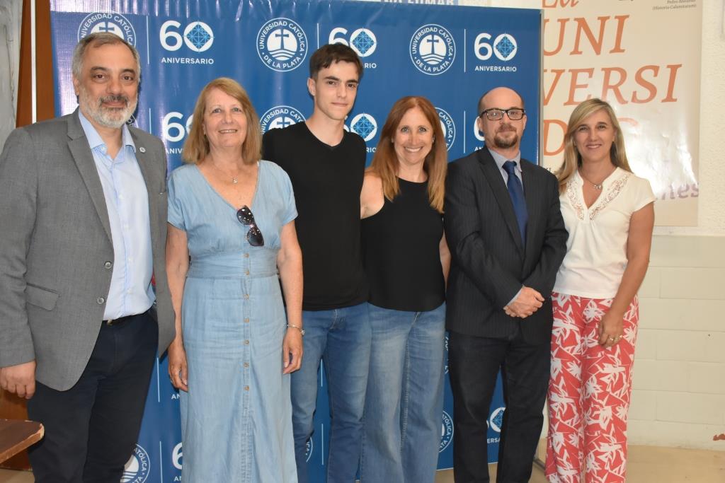 Reconocen a los alumnos que participaron de las Becas Futuros Profesionales Santander (5)