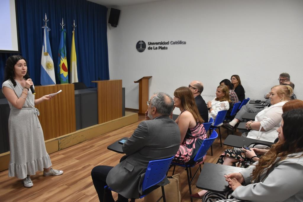 Reconocen a los alumnos que participaron de las Becas Futuros Profesionales Santander (50)