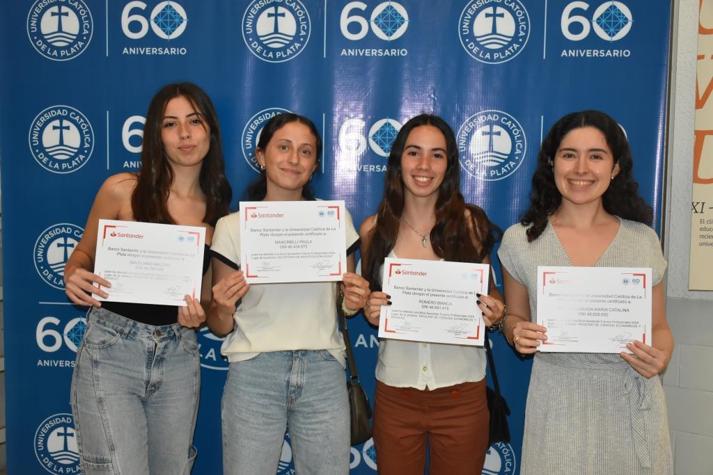 Reconocen a los alumnos que participaron de las Becas Futuros Profesionales Santander (7)