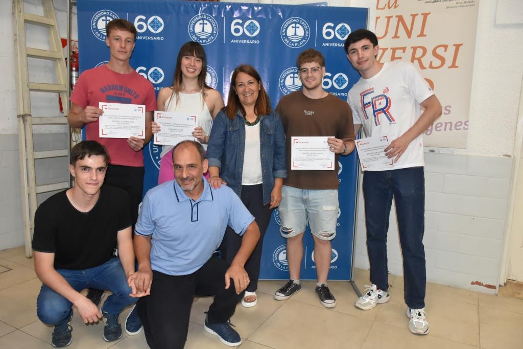 Reconocen a los alumnos que participaron de las Becas Futuros Profesionales Santander (8)