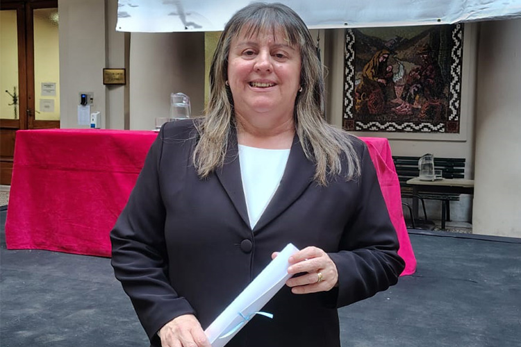 Reconocimiento a la directora de la carrera de Criminalística