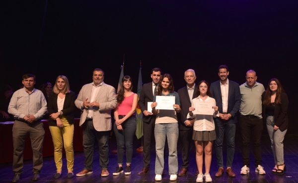 ¡Felicitaciones! Recibieron premios los mejores promedios de nuestros colegios