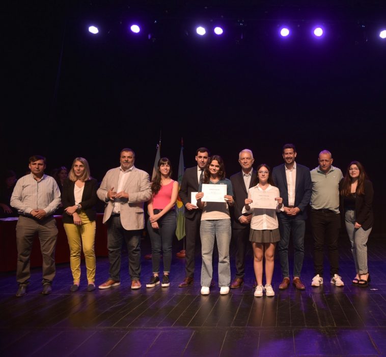 ¡Felicitaciones! Recibieron premios los mejores promedios de nuestros colegios