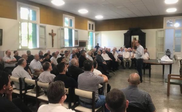 El nuevo Arzobispo, en una reunión clave en la ciudad