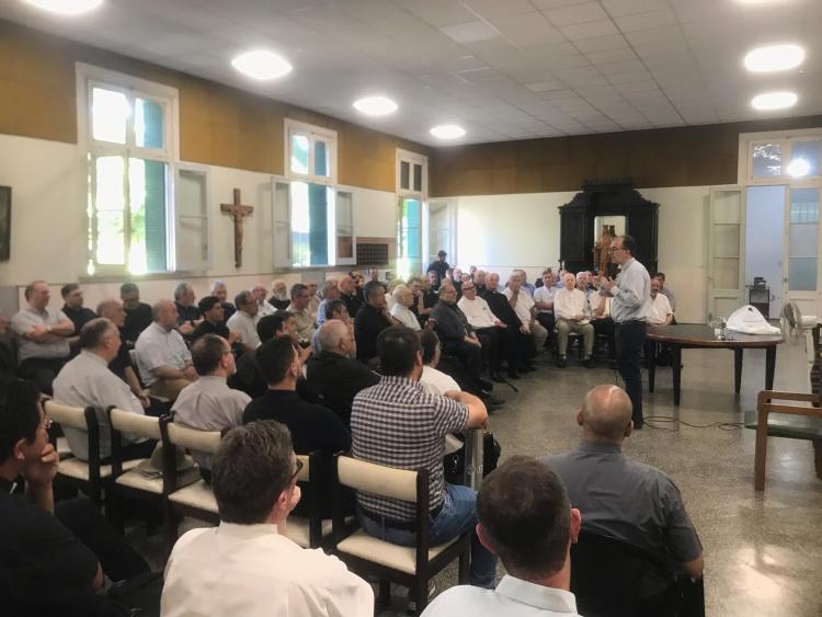 El nuevo Arzobispo, en una reunión clave en la ciudad