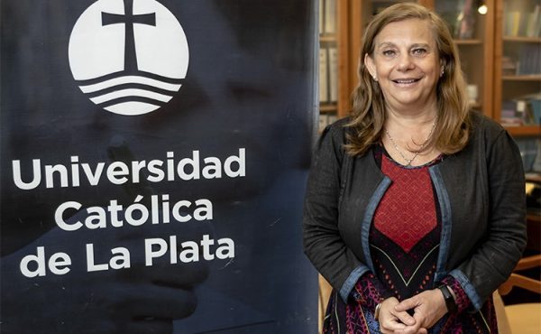 Designan a la profesora Rita Gajate por cuatro años más como rectora de la UCALP