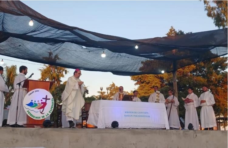 Mons. Carrara animó a los misioneros a ser portadores de Jesús, “la luz esperada”