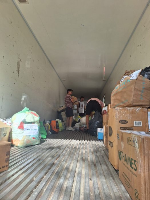 Un nuevo camión con donaciones partió desde la UCALP hacia Bahía Blanca (10)