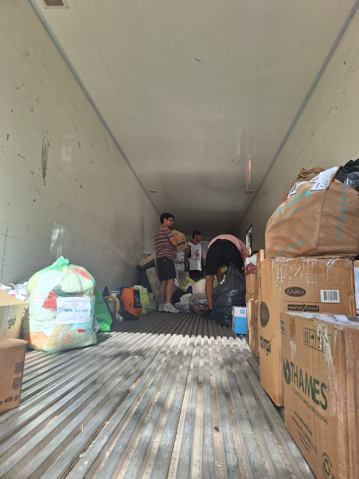 Un nuevo camión con donaciones partió desde la UCALP hacia Bahía Blanca