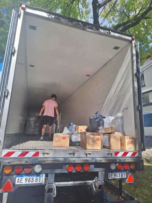 Un nuevo camión con donaciones partió desde la UCALP hacia Bahía Blanca (12)