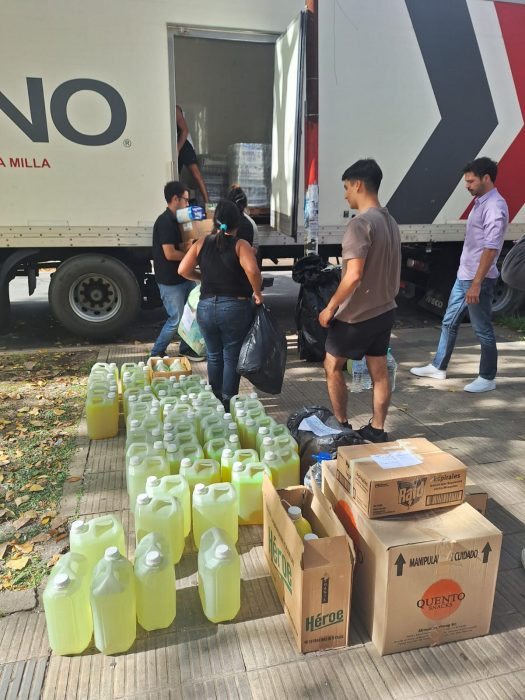 Un nuevo camión con donaciones partió desde la UCALP hacia Bahía Blanca (9)