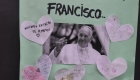 Emotivo homenaje de los alumnos del Colegio Estrada al Papa Francisco