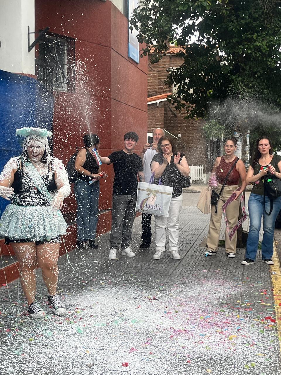 Festejar ayudando: los egresados de la UCALP sumaron su aporte solidario para Bahía Blanca