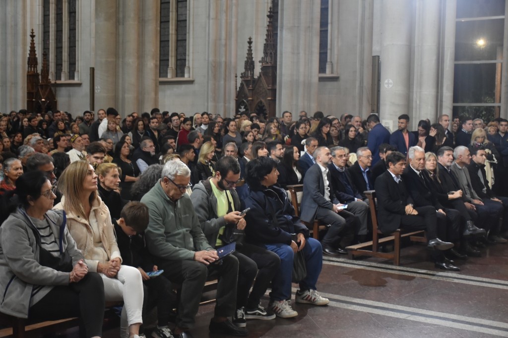 Enorme tristeza y dolor en la misa por el Papa Francisco en la Catedral