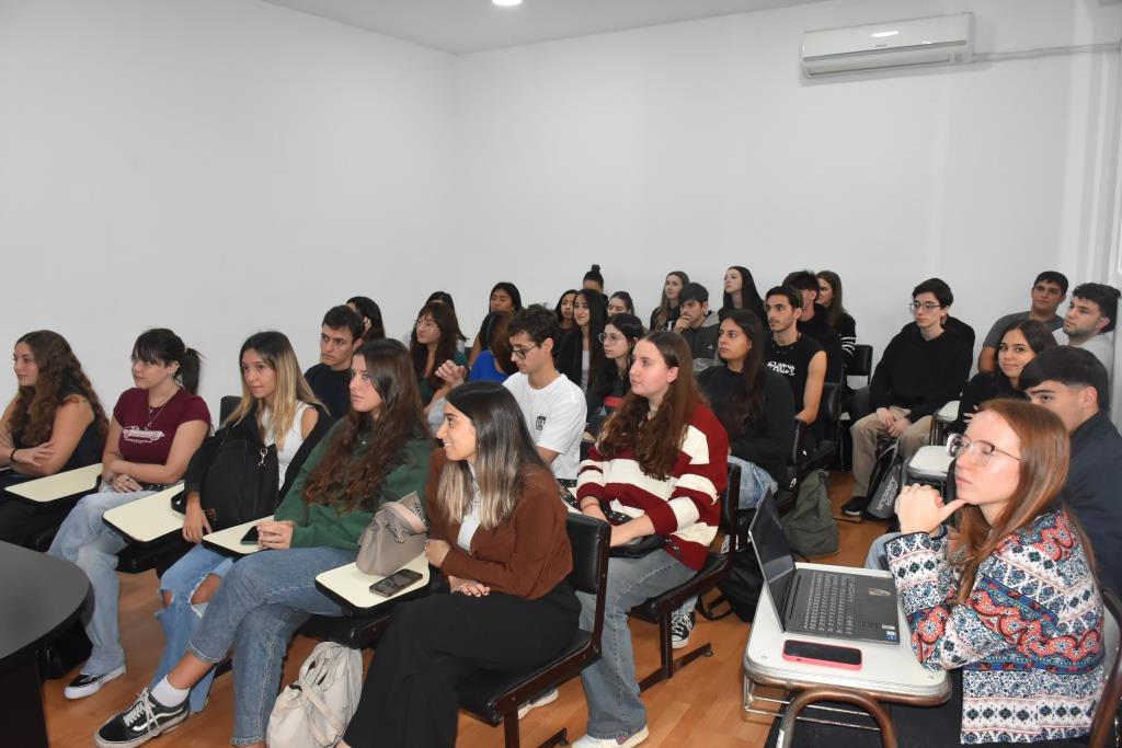 Estudiar en el extranjero, las posibilidades para alumnos de la UCALP