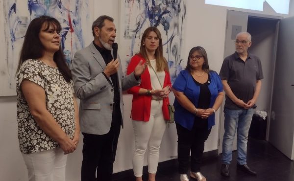 Con muestras y pinturas, Arquitectura inauguró su centro de extensión cultural