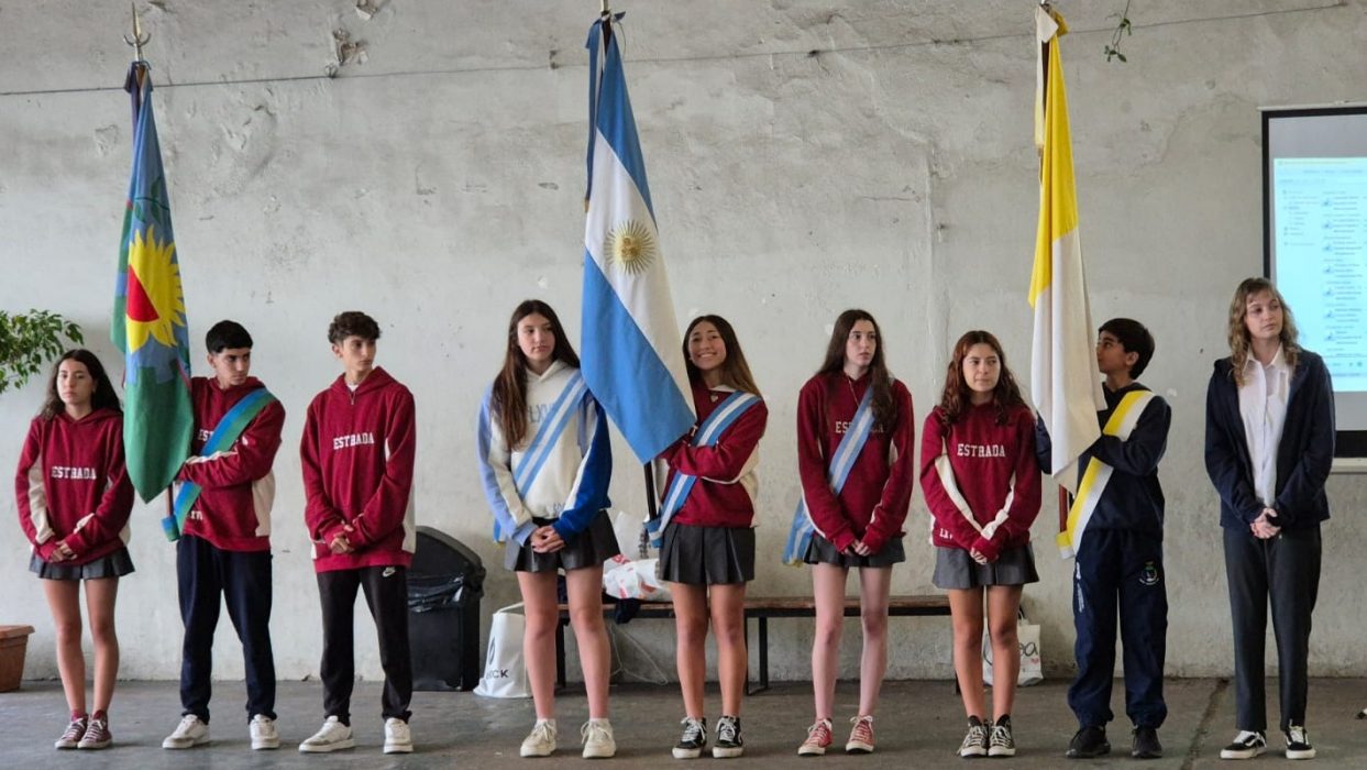 Alumnos del Estrada realizaron la promesa de lealtad a la Constitución Nacional