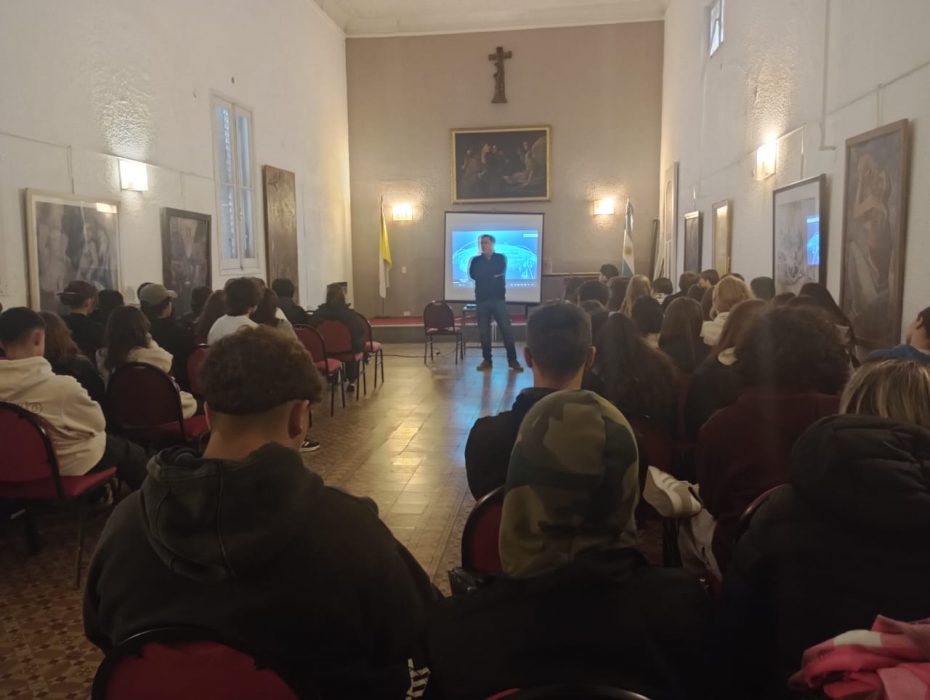 La URI presentó su Programa Internacional de Movilidad Académica en el Colegio Mac Kay