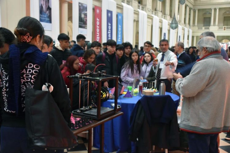 Juegos, postas y actividades prácticas en la Expo UCALP 2025