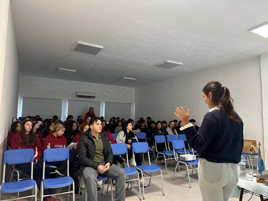 La URI presentó su Programa Internacional de Movilidad Académica en el Colegio Estrada