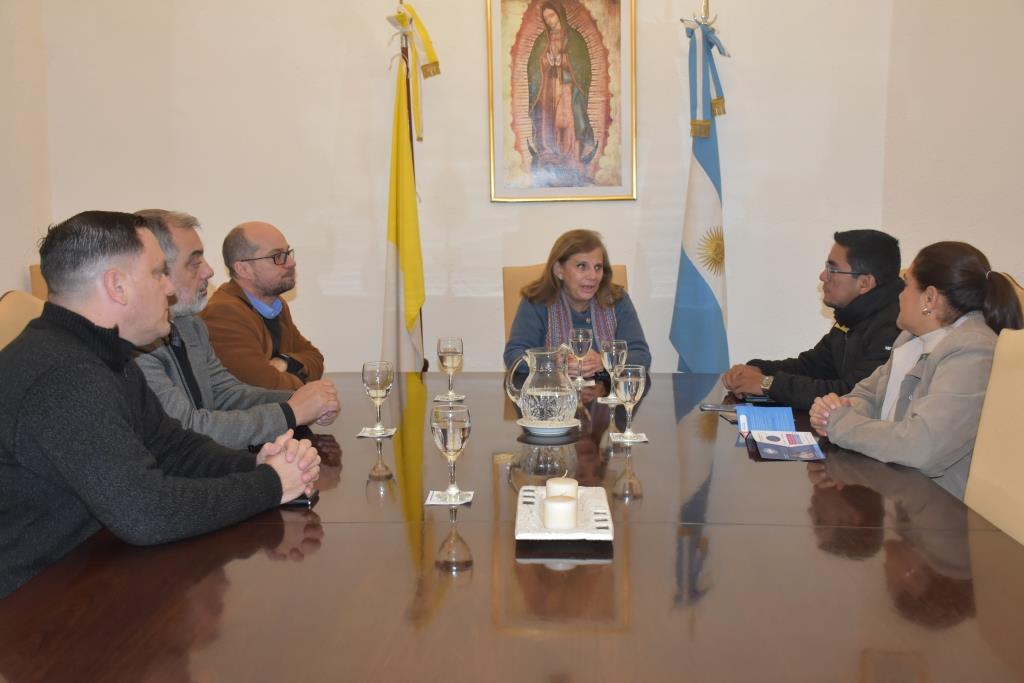 La Universidad César Vallejo, de Perú, y la UCALP comparten experiencias en gestión administrativa