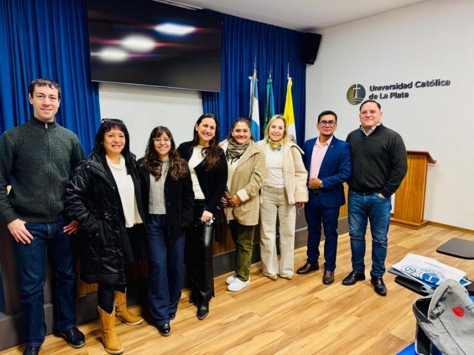 Jornada de Internacionalización junto a la Universidad César Vallejo (Perú)