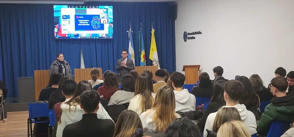 Se realizó una charla informativa sobre movilidad internacional con la Universidad César Vallejo de Perú