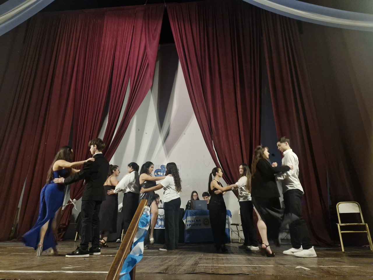 Baile, risas y streaming en la gala del Garicoïts por el 9 de julio