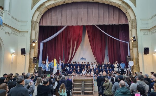 Baile, risas y streaming en la gala del Garicoïts por el 9 de julio