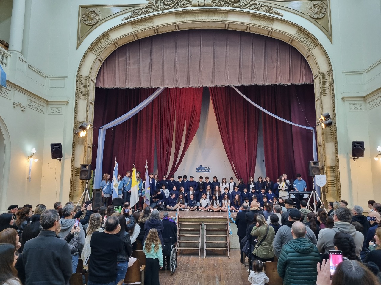 Baile, risas y streaming en la gala del Garicoïts por el 9 de julio