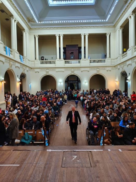 Baile, risas y streaming en la gala del Garicoïts por el 9 de julio