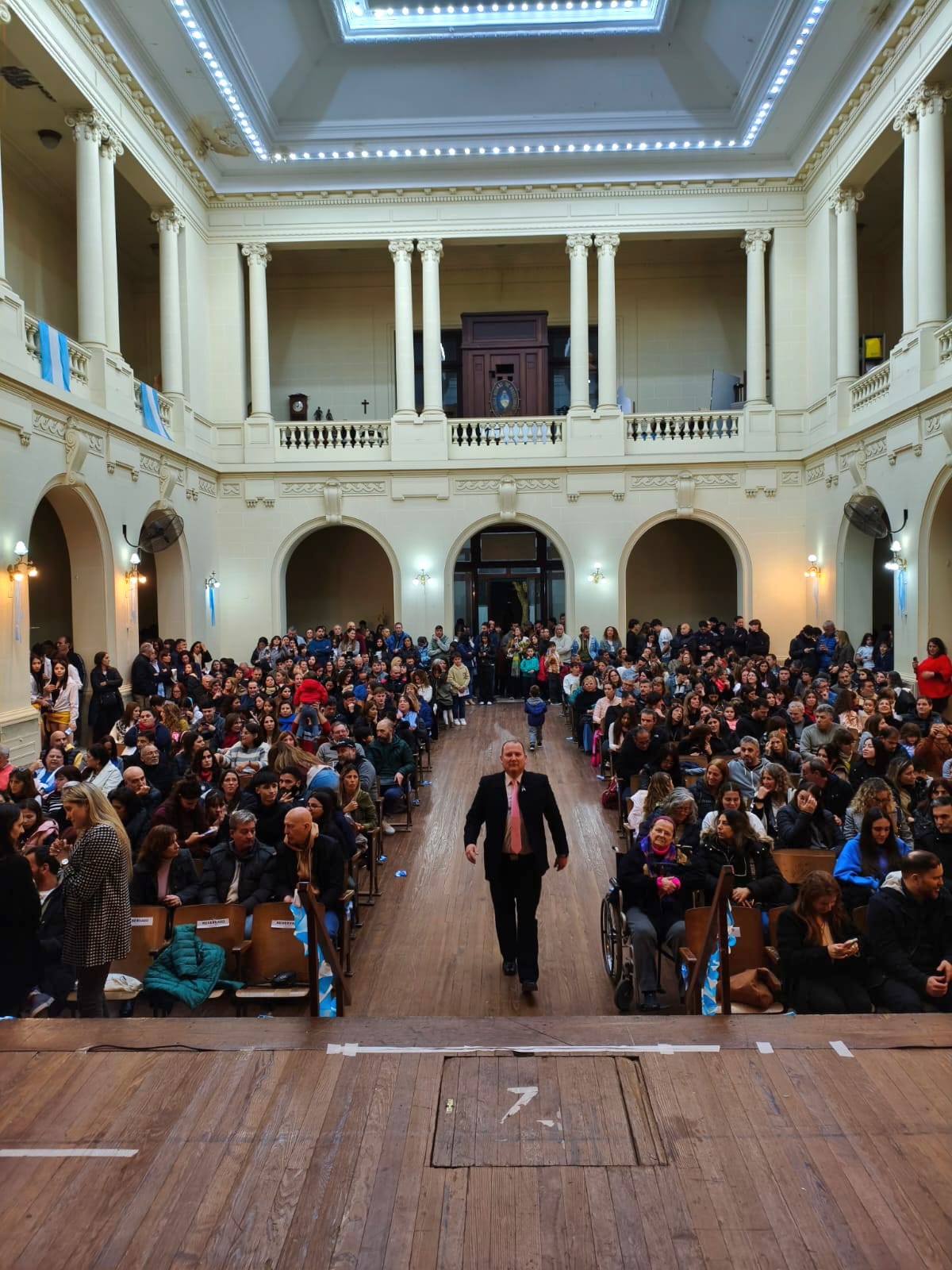 Baile, risas y streaming en la gala del Garicoïts por el 9 de julio